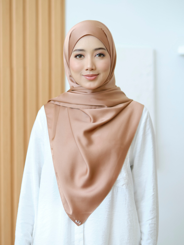 TC Roselle in Copper Brown Shawl