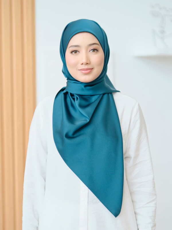 TC Roselle in Ocean Blue Square