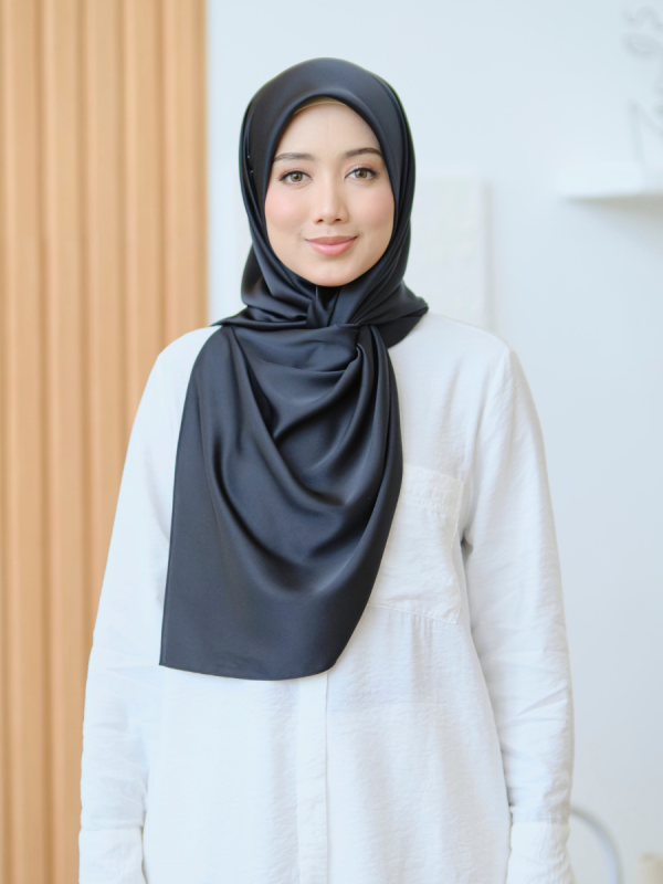 TC Roselle in Black Square