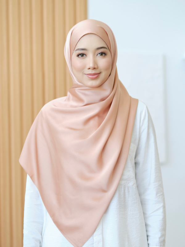 TC Roselle in Beige Red Shawl