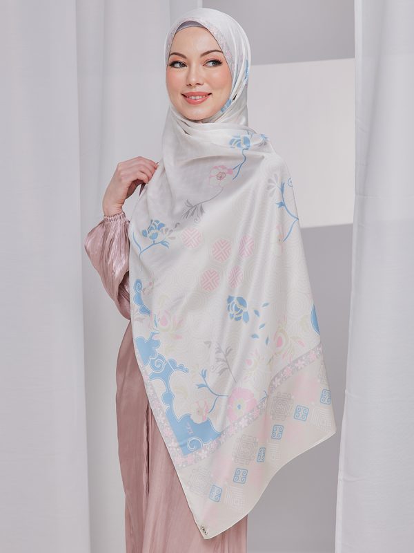 TC Nyonya Manis in Sarong (SHAWL)