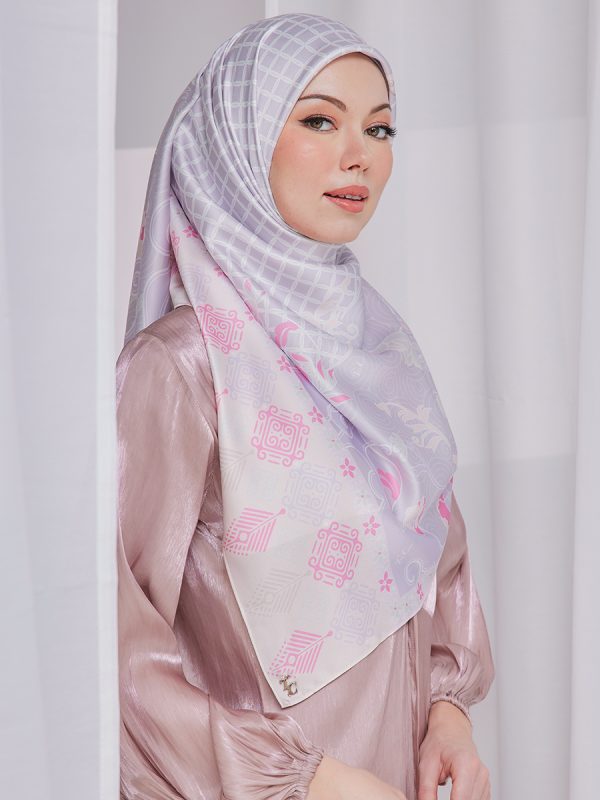 TC Nyonya Manis in Batik (SQUARE)