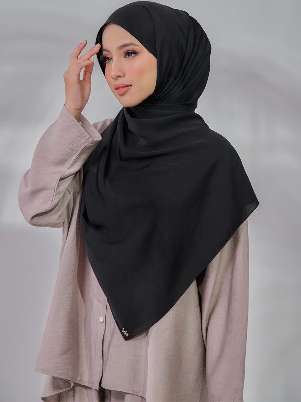 TC Grace in Black Tulip