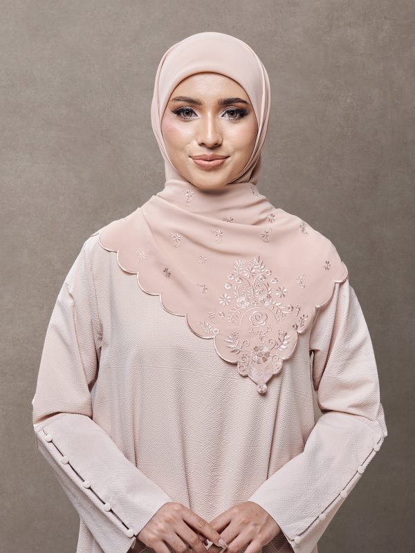 Nur in Brown