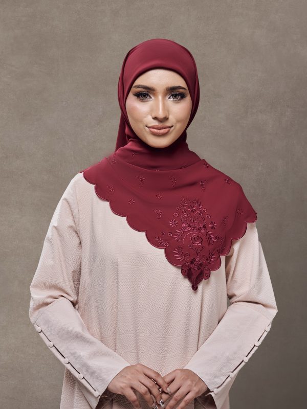 Nur in Maroon
