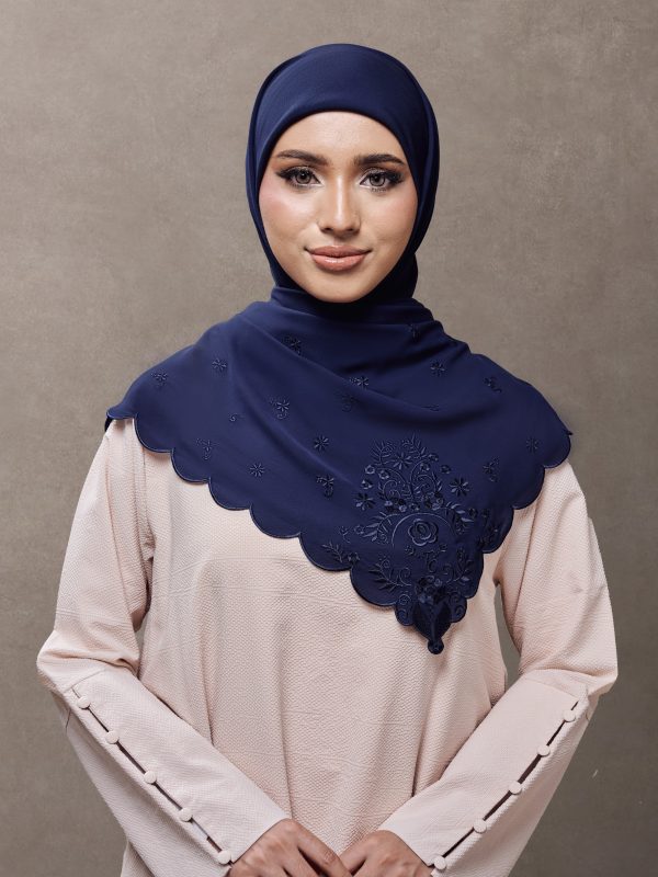 Nur in Navy Blue