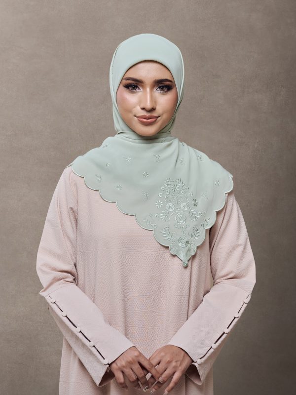 Nur in Sage Green